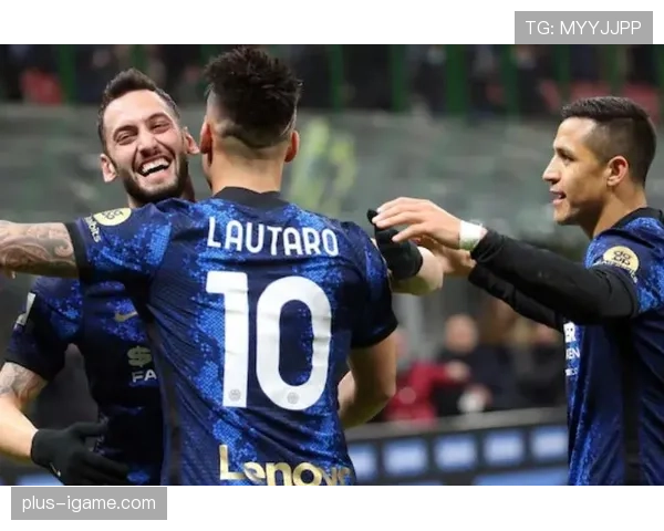 恰尔汗奥卢持续提升进攻威胁,助力国米冲击更高赛季荣誉 恰尔汗奥卢持续提升进攻威胁,助力国米冲击更高赛季荣誉