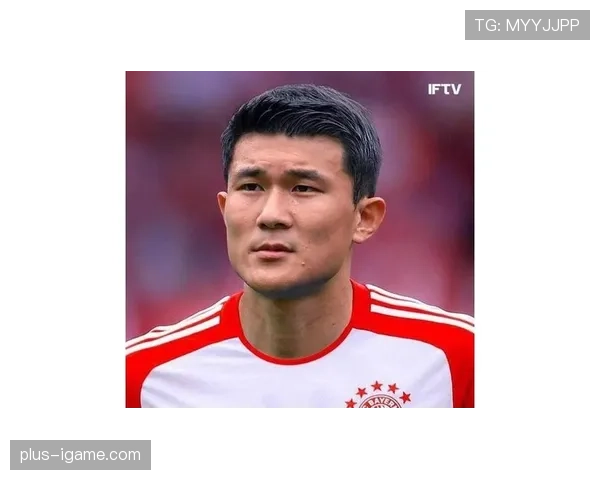 金玟哉身披拜仁3号球衣表现稳健 金玟哉身披拜仁3号球衣表现稳健