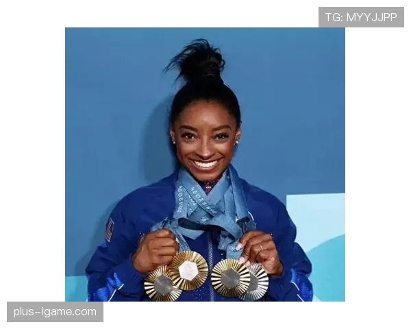 西蒙·拜尔斯家的冰箱里塞满了蛋白粉，连冰淇淋都得预约才能吃一口