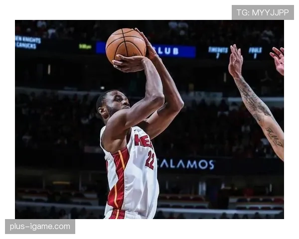 希罗挡拆突破助热火拉开比分，效率明显优于季后赛首轮表现